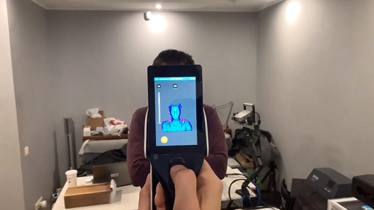 用三維掃描儀和3D打印機進(jìn)行個(gè)性化洗手液殼定制